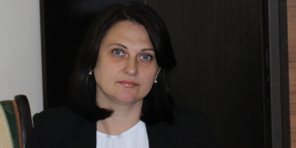 Обложка статьи Адвоката Ирину Гак лишили статуса из-за проживания за пределами России — это первый известный случай применения закона о «невыезде адвокатов»
