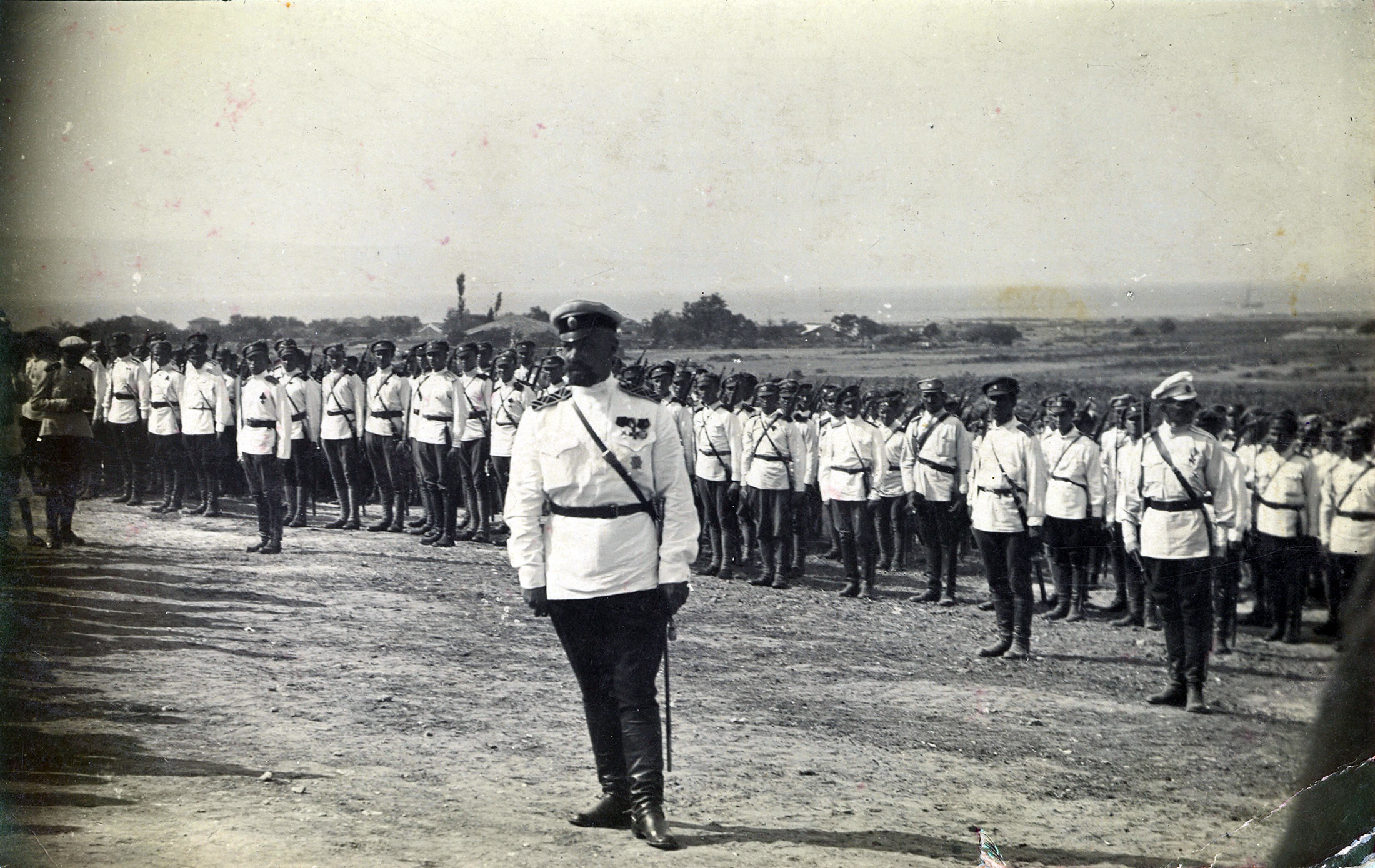 Галлиполийский обелиск - выступление генерала Кутепова на открытии памятника, 1921 год.
wikimedia