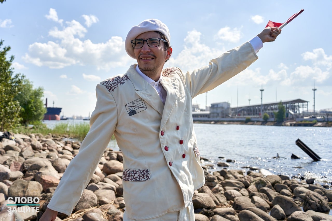 Павел Крисевич перфоманс после выхода из колонии.